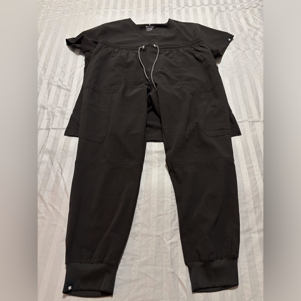 Beyond Scrubs (Womens) Tuck In Top/Jogger Pant Set (Black) - Large